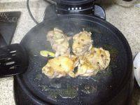 香煎鸡腿肉做法图解8)