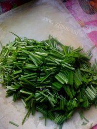 十分诱人的韭菜炒肉做法图解3)
