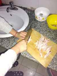电饭煲卤鸡爪做法图解1)