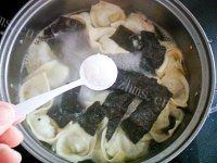自己做的香菇鸡肉馄饨