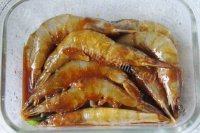 美味的微波番茄虾做法图解6)