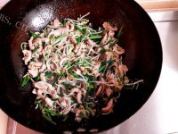 家常菜肉炒豆芽做法图解7)
