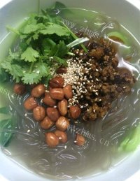 营养丰富的酸辣粉做法图解6)