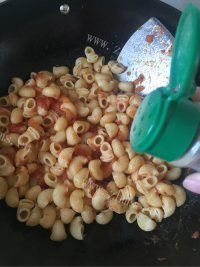 诱人的茄汁意大利面做法图解7)