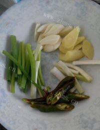 香辣的麻辣鸡块做法图解3)