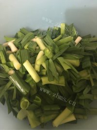 大蒜炒全鸡做法图解3)