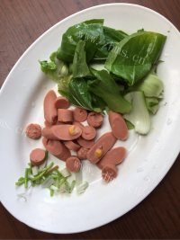 美味的火腿肠蛋炒饭做法图解2)