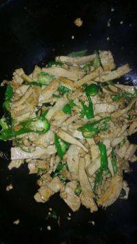 家常菜辣椒炒豆干