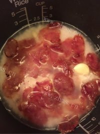 美味的腊肠煲仔饭做法图解5)