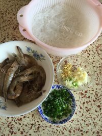 美味的蒜蓉粉丝蒸开背虾做法图解9)