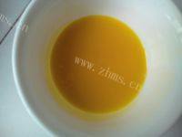 自制炼乳戚风蛋糕做法图解1)
