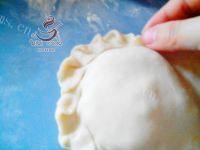 美味的韭菜盒子做法图解8)
