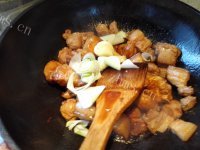 家常红烧肉做法图解7)