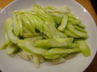 鲜甜芹菜炒肉片做法图解1)