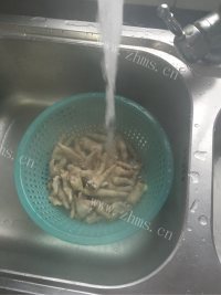 美味的红烧腐乳鸡爪做法图解3)