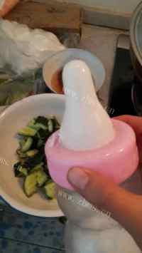 美味的凉拌黄瓜做法图解5)