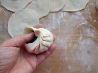 可口的裙带菜素肉烫面馅饼做法图解9)