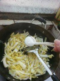 家常菜娃娃菜炒肉做法图解10)