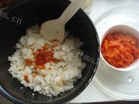 美味五彩番茄炒饭做法图解5)