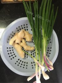 美味的凉拌仔姜丝做法图解1)