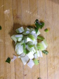 家常菜炒芹菜做法图解1)