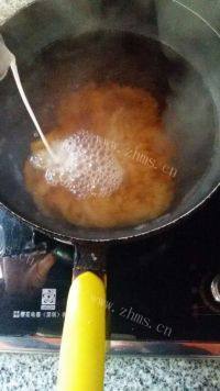 美味的椰香奶茶做法图解3)