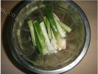 诱人的土豆丝炒肉做法图解3)