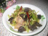 家常芹菜腊肉