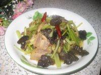 家常芹菜腊肉