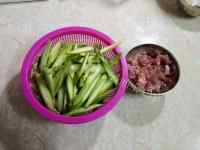 家常菜芦笋炒瘦肉做法图解2)