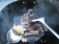 家常黄花菜炒肉做法图解5)