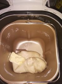 唇齿留香的日式炼乳面包做法图解2)