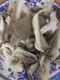 唇齿留香的平菇炒肉做法图解1)