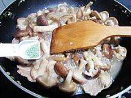 家常菜香菇小炒肉
