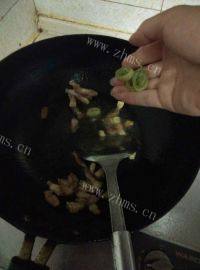 家常菜花菜炒肉丝做法图解8)