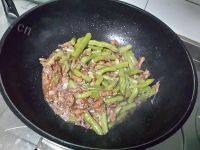 家常的豆角炒肉丝做法图解15)