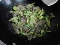 家常菜青瓜炒牛肉
