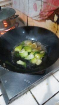 家常菜上海青炒香菇做法图解6)