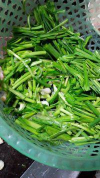 家常菜蒜苗炒肉片做法图解1)