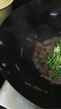 好吃的清炒鸭血做法图解5)