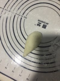 美味的酸奶蜂蜜牛角包做法图解3)