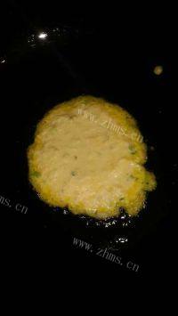 口感极佳的香煎玉米饼做法图解5)