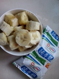 香糯爽滑的香蕉奶昔做法图解1)