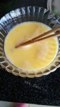 美味韭菜鸡蛋火腿饺子做法图解3)