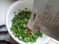 自制葱香手撕饼做法图解7)