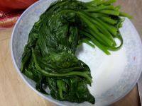 甘脆的素炒菠菜做法图解5)
