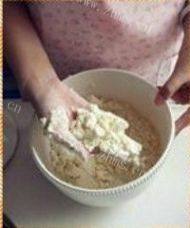 口感极佳的巧克力核桃派做法图解4)
