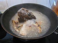 家常三文鱼头豆腐煲做法图解8)
