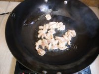 家常菜秋葵炒肉做法图解3)