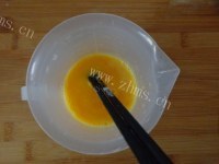回味无穷的鸡蛋灌饼做法图解7)